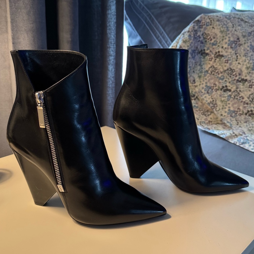 Saint Laurent black leather zip bootie